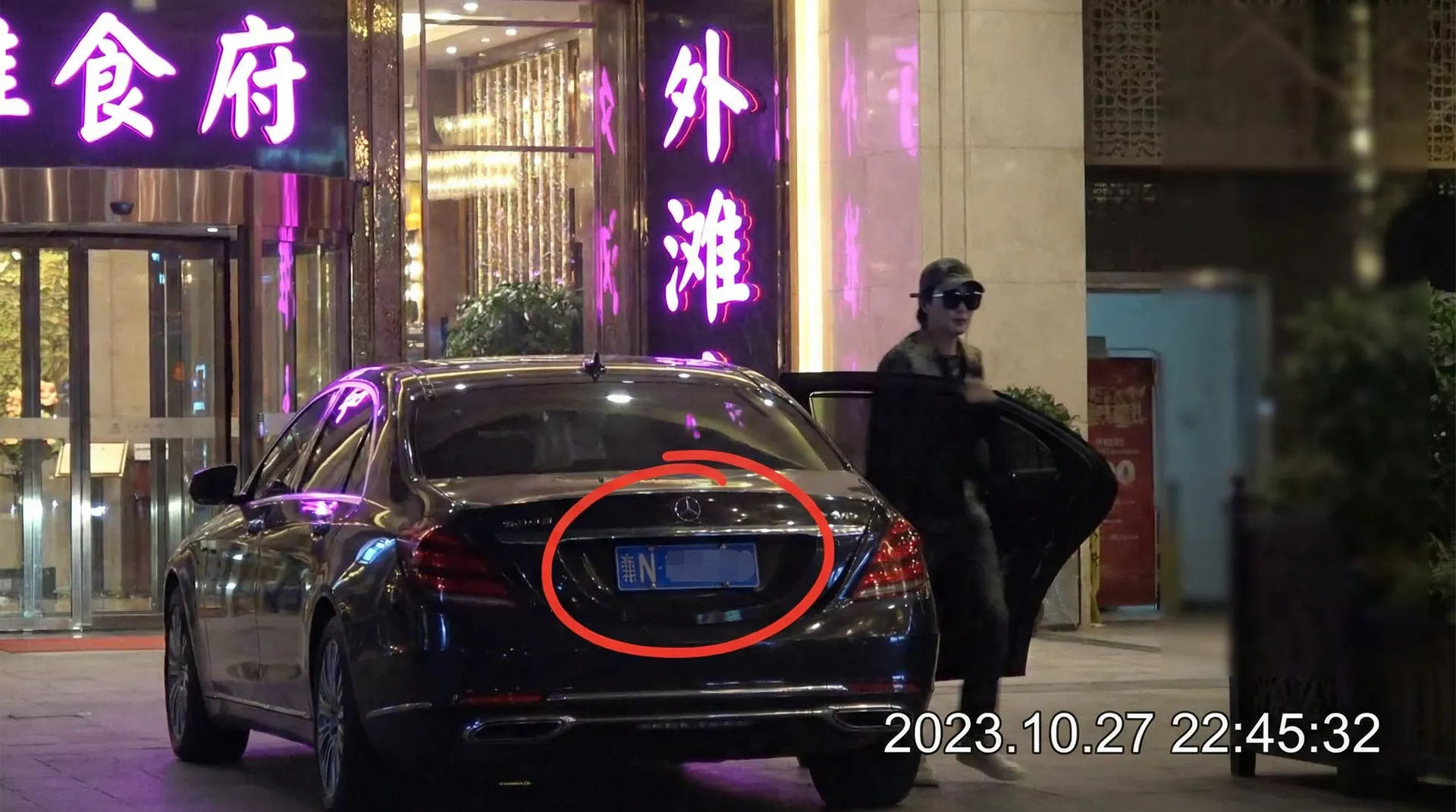 半岛体育(BOB)娱乐 - 某明星深夜现身高档餐厅被拍